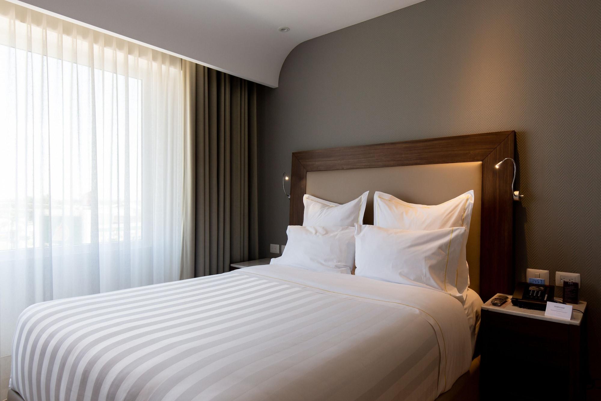 Hs Hotsson Hotel Irapuato Exteriör bild