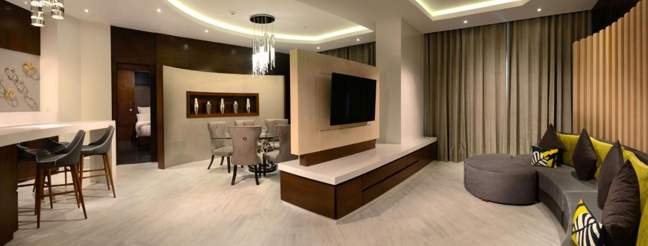 Hs Hotsson Hotel Irapuato Exteriör bild