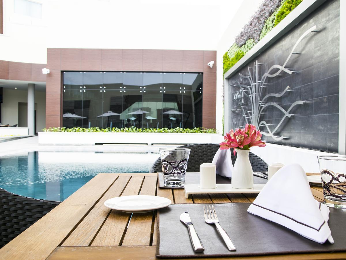 Hs Hotsson Hotel Irapuato Exteriör bild