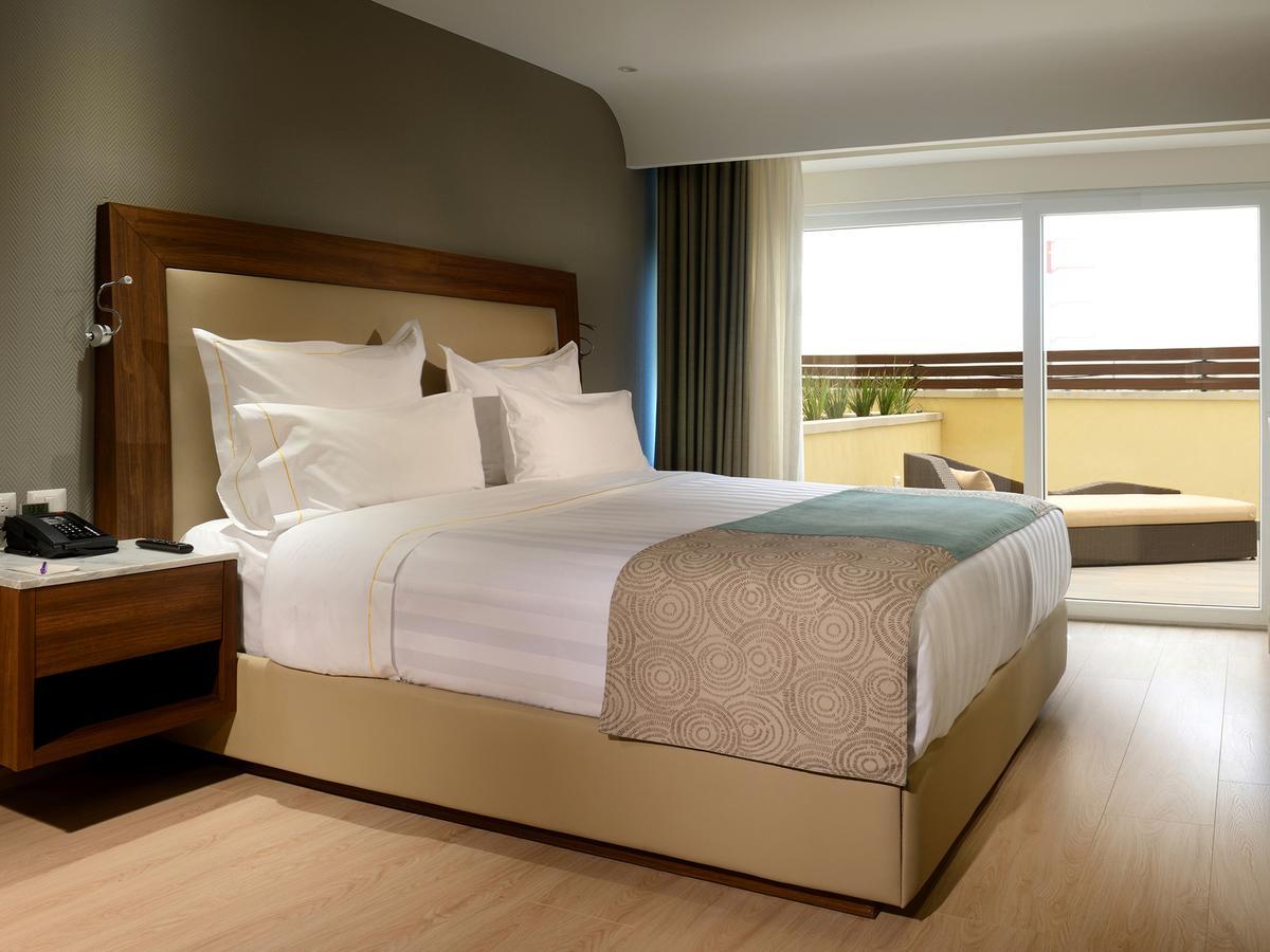Hs Hotsson Hotel Irapuato Exteriör bild