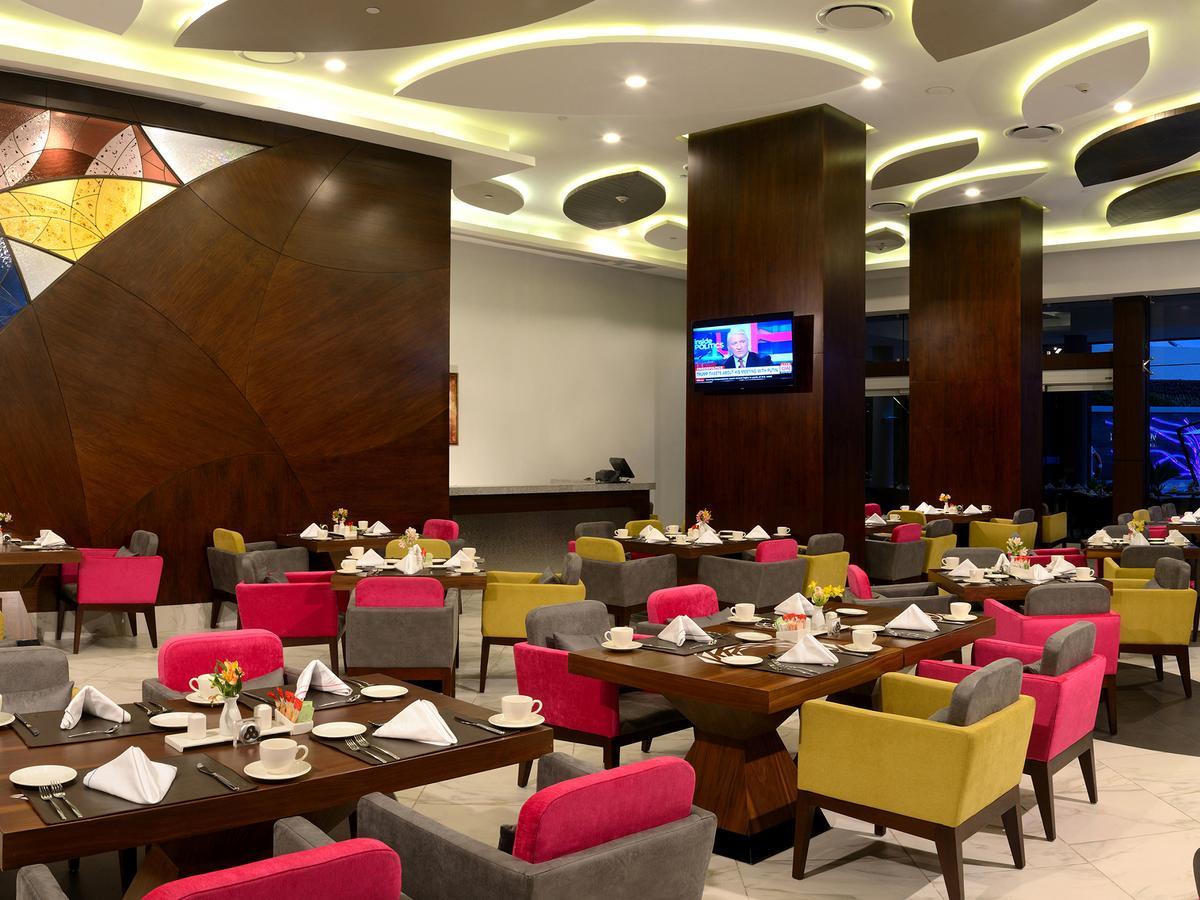 Hs Hotsson Hotel Irapuato Exteriör bild